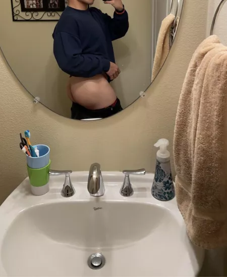 19m, wish someone was playing with my ass while i play siege😫😓
