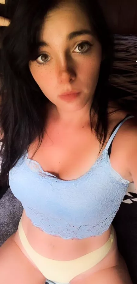 2 babies later, hoping I still qualify as a milf 💋