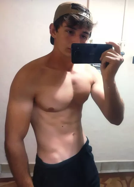 20 bi. Would you play with me? 🍆💦