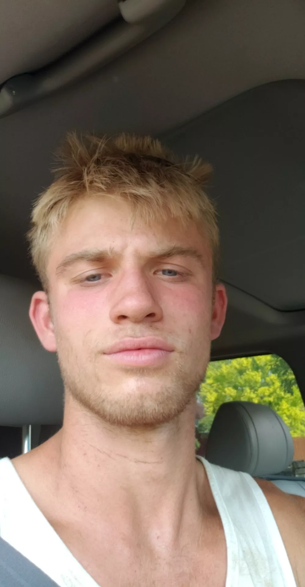 [20] Stern face😖