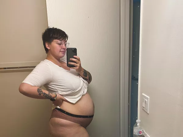 20 weeks pregnant! Already lactating…my goodness I feel sexy