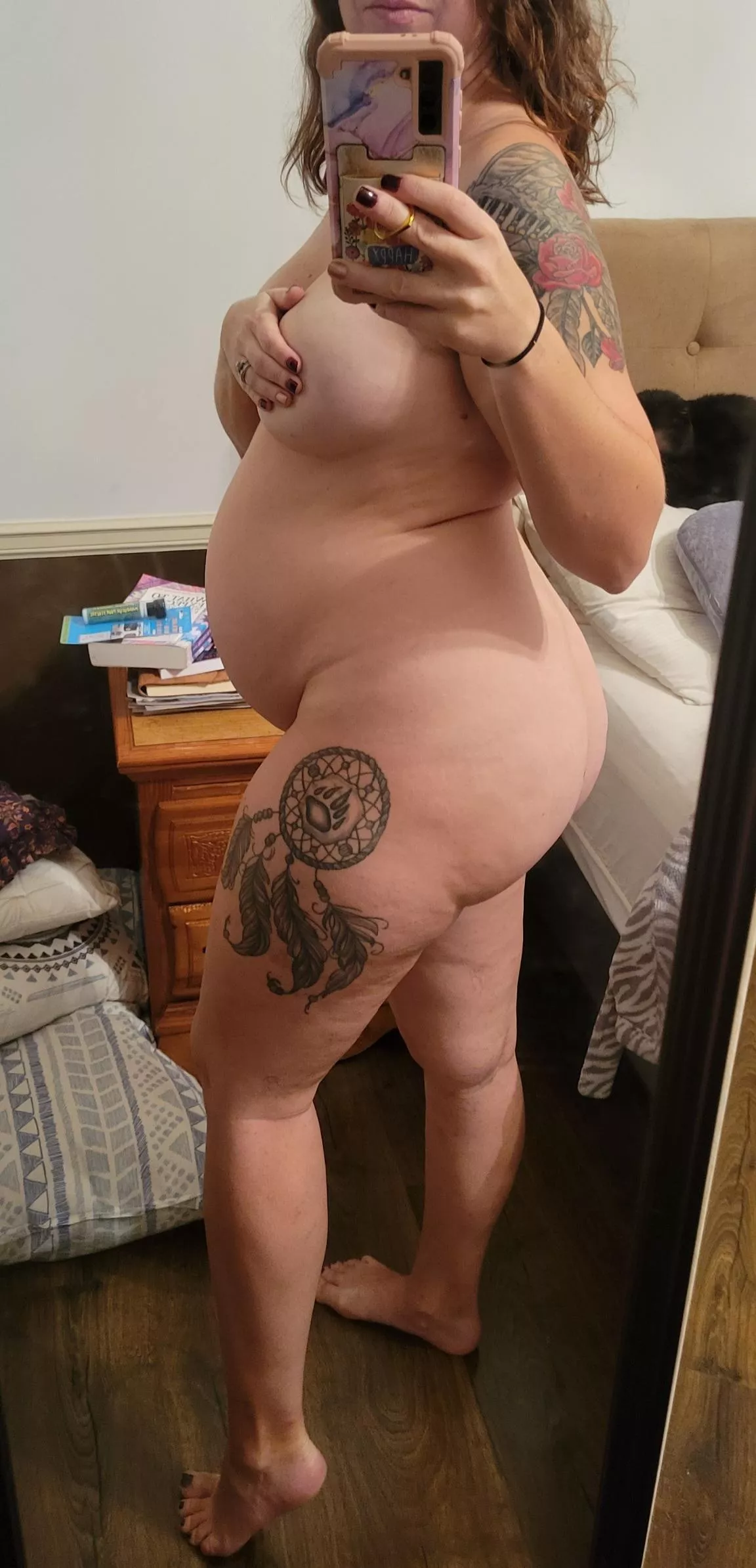 20 weeks pregnant milfie!!