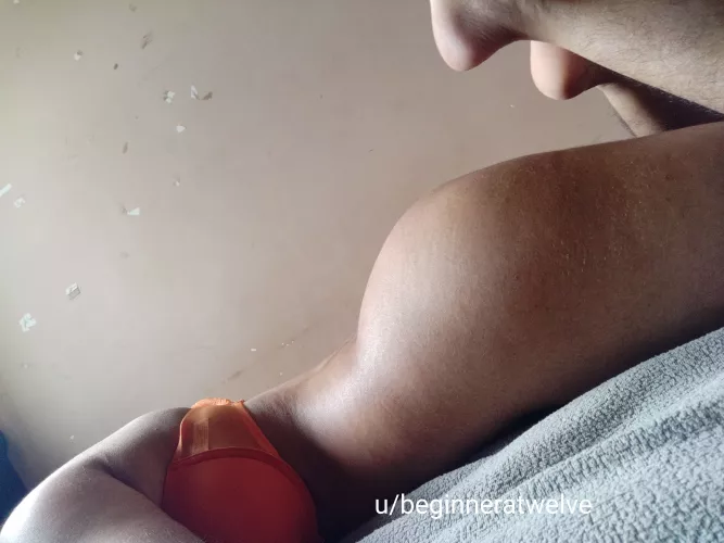 21(F); sleeping naked is the best feeling 😌