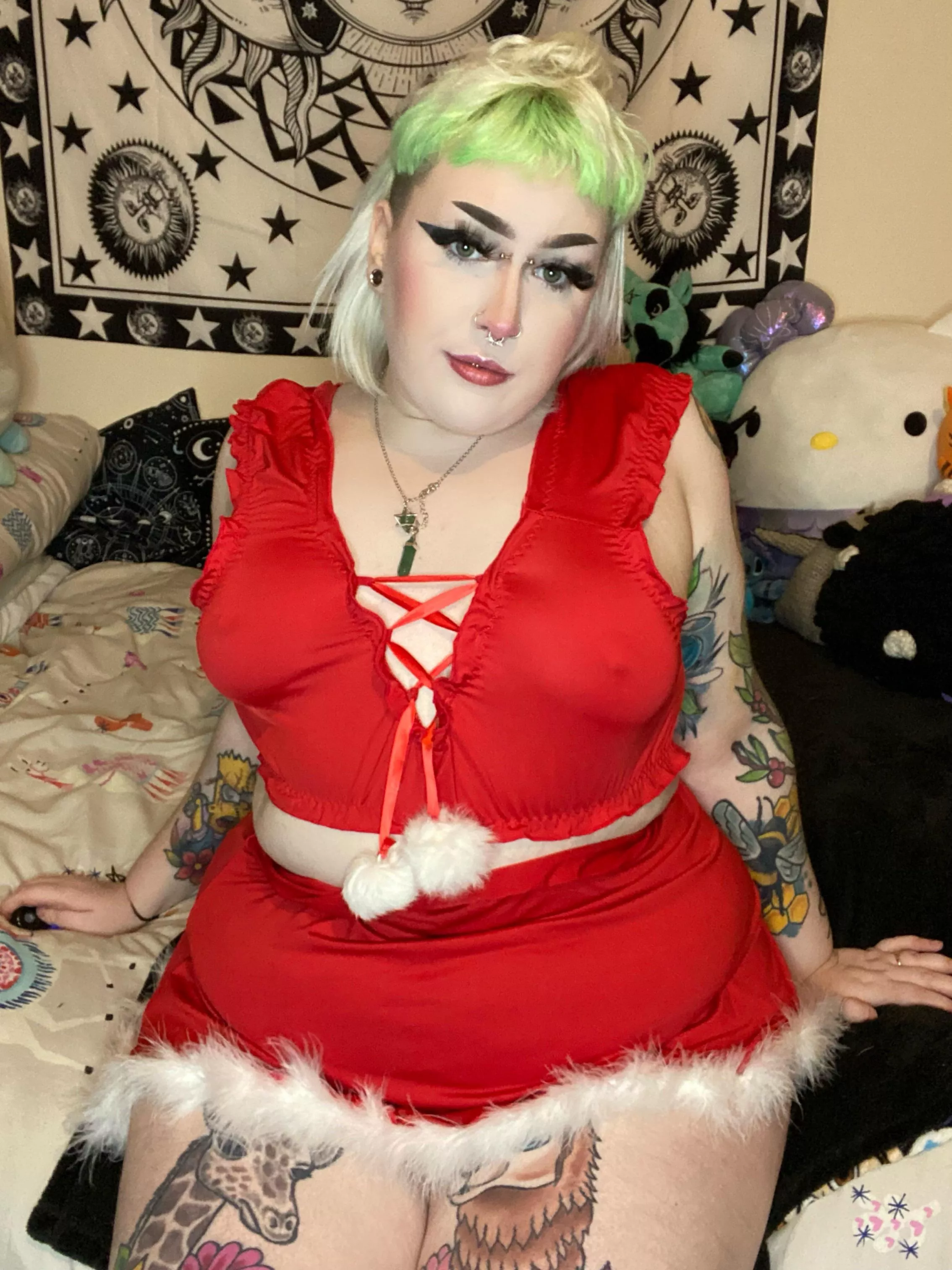 💦 21yo curvy tattooed british slut 💦 • i squirt, i cream, i stick stuff in my ass, i role-play • 🍆 FREE cock rate! 🍆• LINK IN COMMENTS 🕸💚