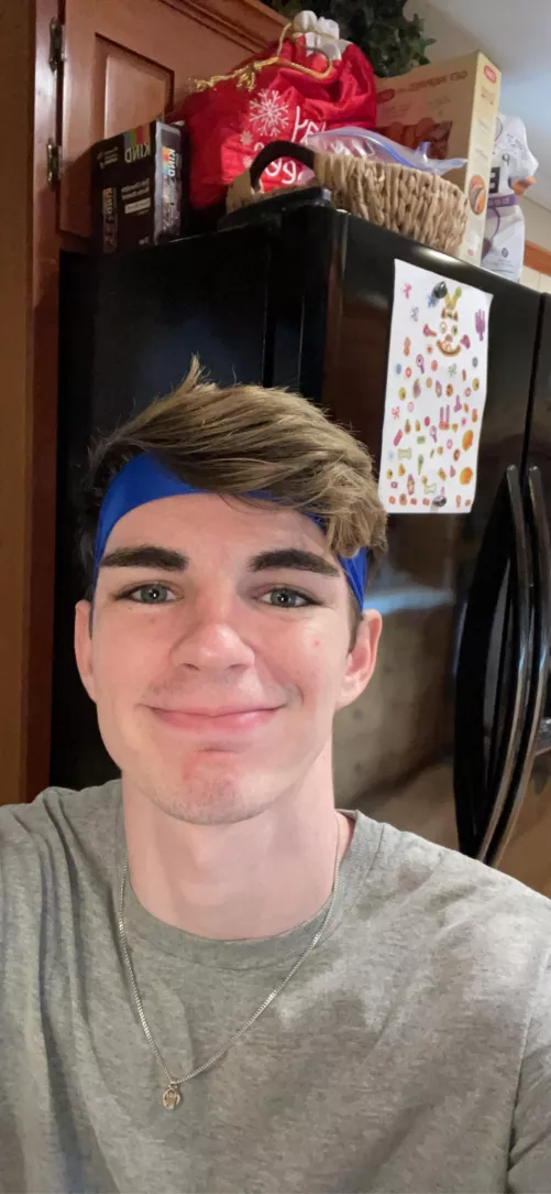 22 and taken but really would like some friends to talk to! Dont have any really so hmu to chat