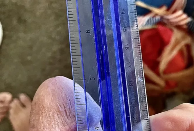 [22] just the tip of my below average penis on a 6’3 dude!