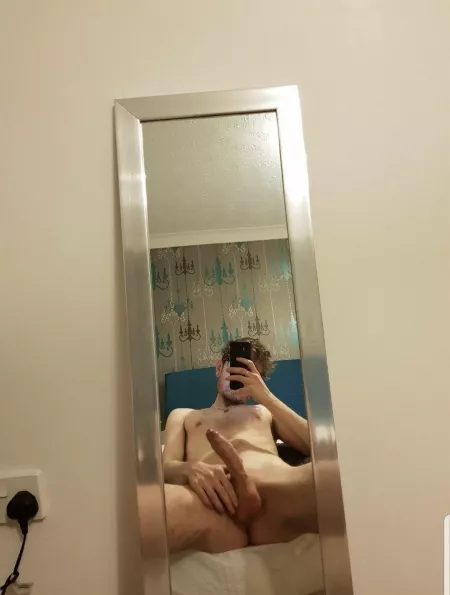 22 UK jamie_t999 into slim, prefer guys with an accent 🤤