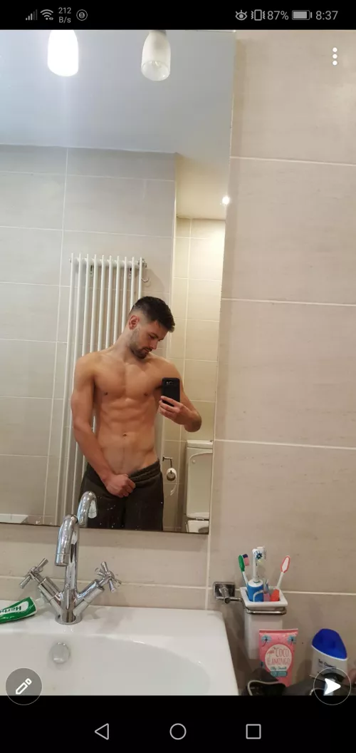 23 (M) good day at the gym and there's more to come. 😏