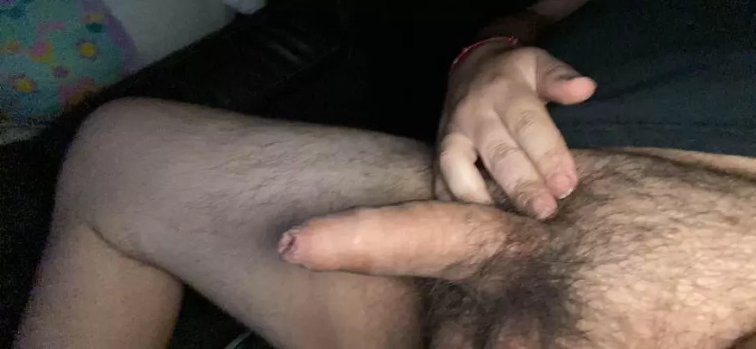 23 really getting into posting my cock a lot more anyone wanna chat?? 😋