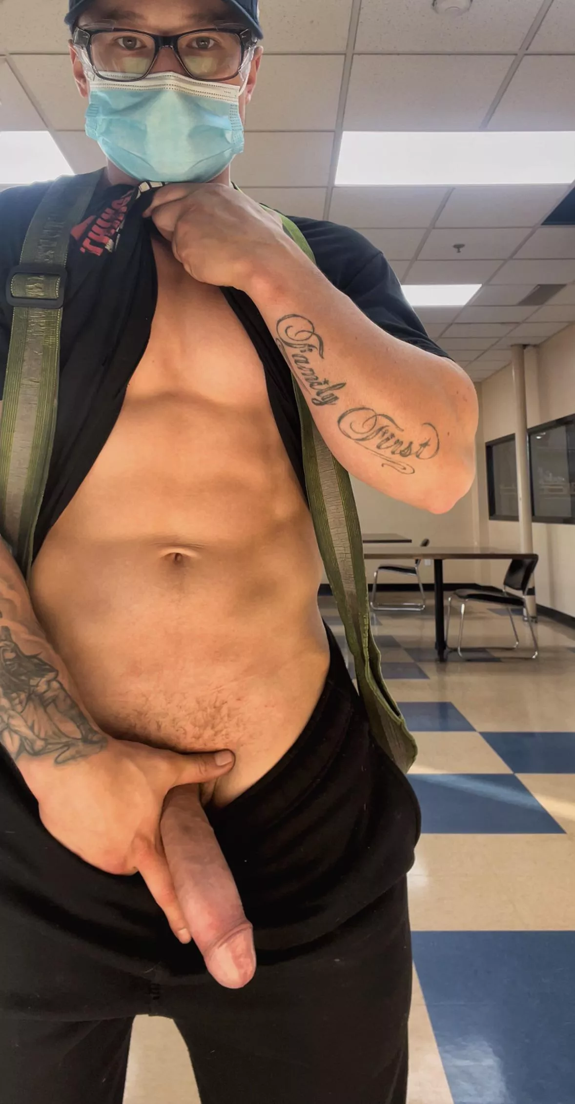 24 5’5 - lunchtime at work, started randomly getting hard