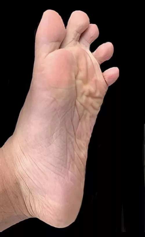 25M | Connecticut - Looking for someone with a foot fetish that wants to suck my toes (I’ll sit back and relax while you enjoy them)