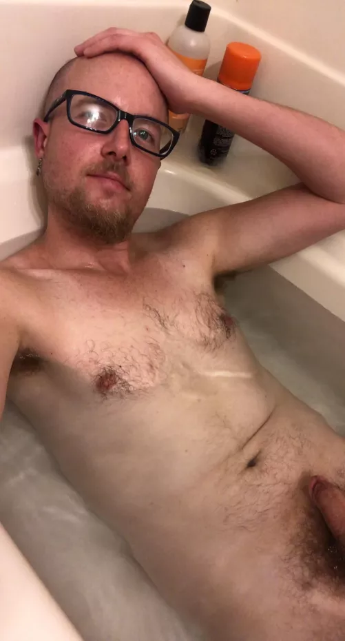 29, in honor of my 1 year Reddit anniversary here’s a bath tub shot. ☺️