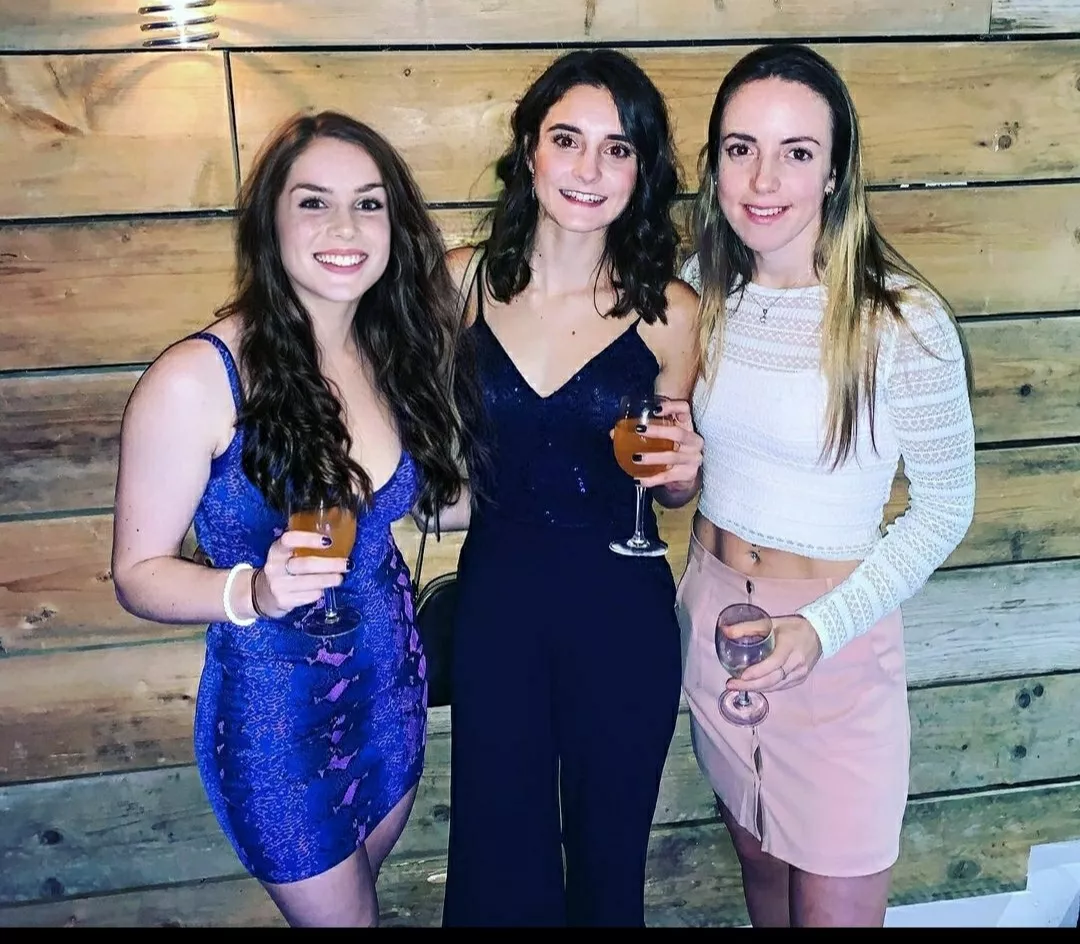 3 classy friends 🥂