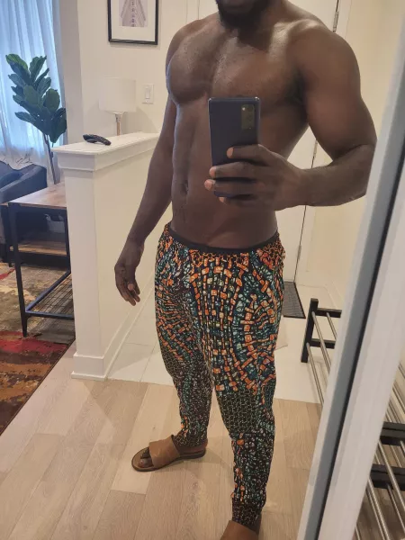 30M Toronto bull looking for a hotwife to have a discreet fun with this weekend