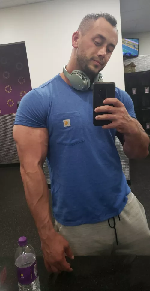 31 ;) bi guy here 31 ;) bi guy here