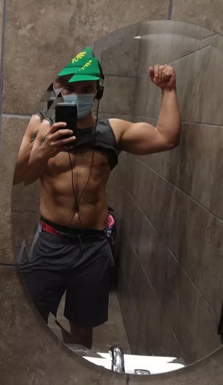 32M cake day post, available for hotwives