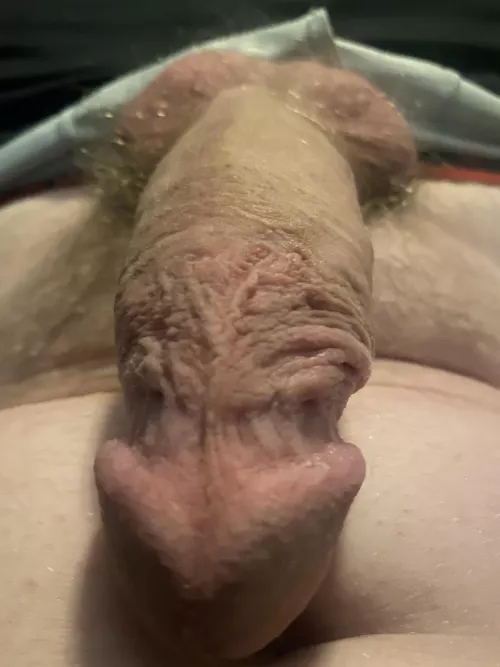 (39) Anyone wanna give me a hand or some lips?