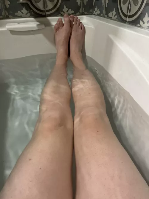 [39F] Love making clients happy 🥰🥰 Sweet, aromatic and dirty... Let me know your preferences 🥰fet friendly, open minded 😘 [Selling] videos, photos, panties/bras/yoga pants/ASK, pee & spit vials, Kik experience ✨ kik: curious_content2002