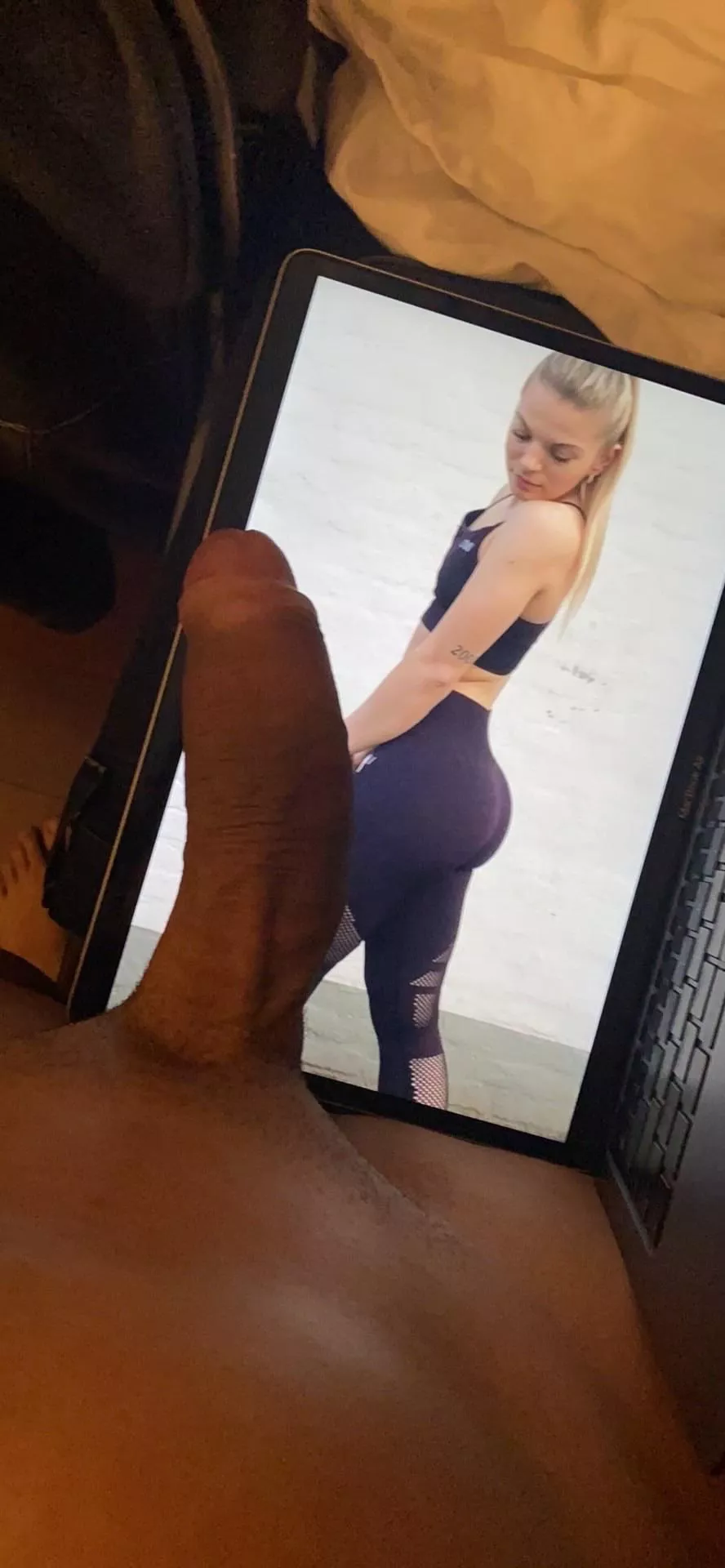 9 inches Tributing big ass and tits sluts you know (mom / sister / friend / wife / gf) doing cumtribute for sexiest nudes pic or vid I get kik jfls25