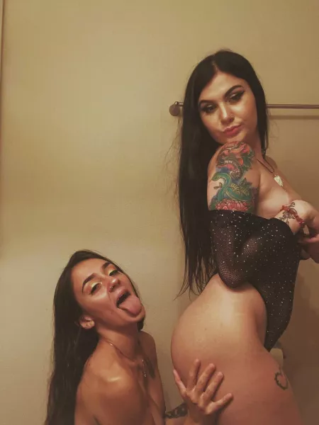 A couple of hot chicks with tattoos ready to eat some ass 😛