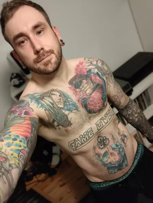 A good workout always gives me some happy vibes and stomach lines