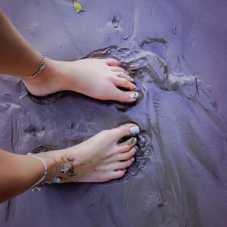 A little fact about me 🤍 Did you know I only started showing off my feet out of insecurity to show my face or body?