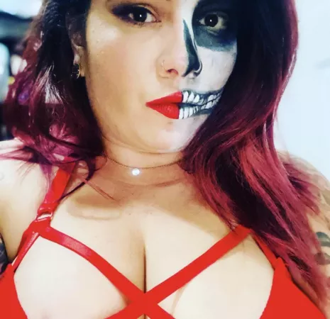 A little pretty and a little spooky all in one 😇