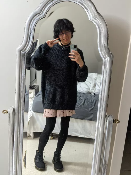 A really cute girl gave me this sweater and I feel really cute in it 🥺