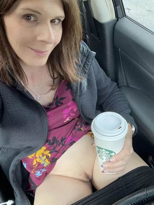 A warm pick-me-up for me… and a hot pic for you ☕️40F☕️