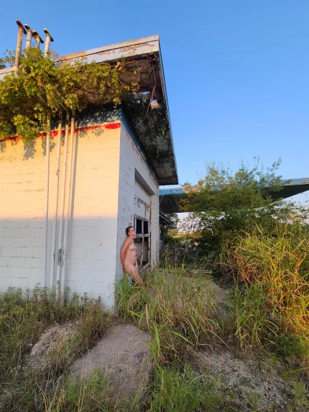 Abandoned places are pretty neat. I wonder how close you were to me tho. I35 ex 203 in OK. [F]