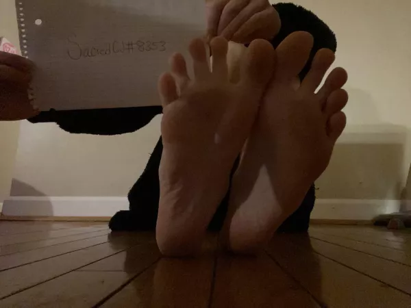 Add me on discord If ya wanna game, might even show off my feet if we 🏆 ✌ 💪