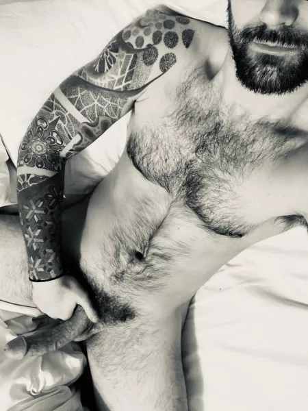 Adding a black and white filter to your nude makes it artsy. Agree?