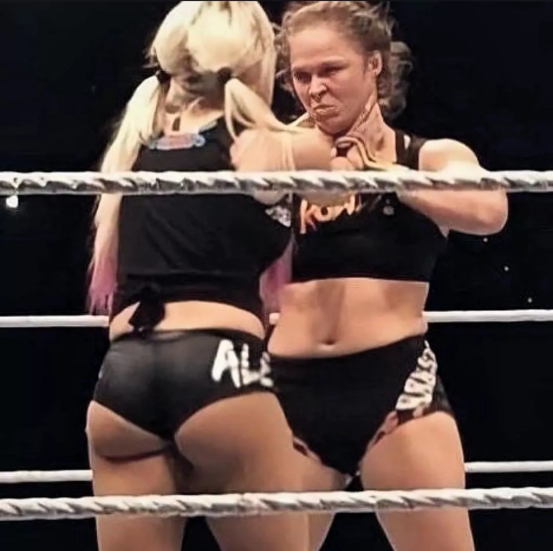 Alexa bliss trying BDSM with Ronda but seems Ronda has other plans for Alexa's ass (butt)tonight.