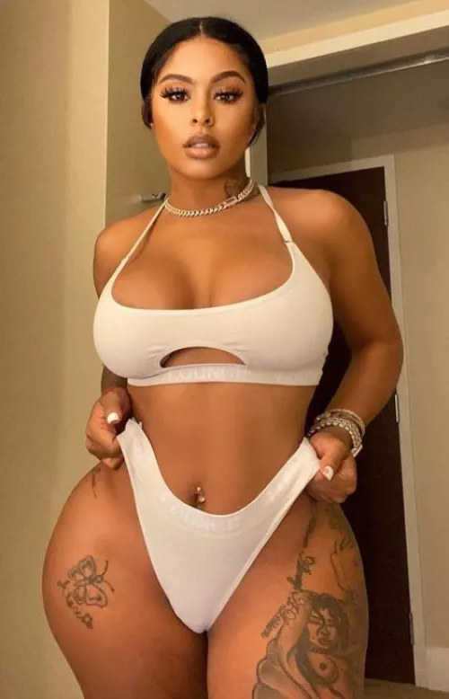 Alexis Skyy