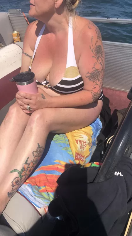 Always fun on the boat 😈🍻