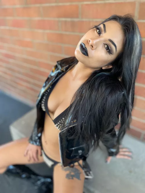 Always horny, always in black 🖤✨