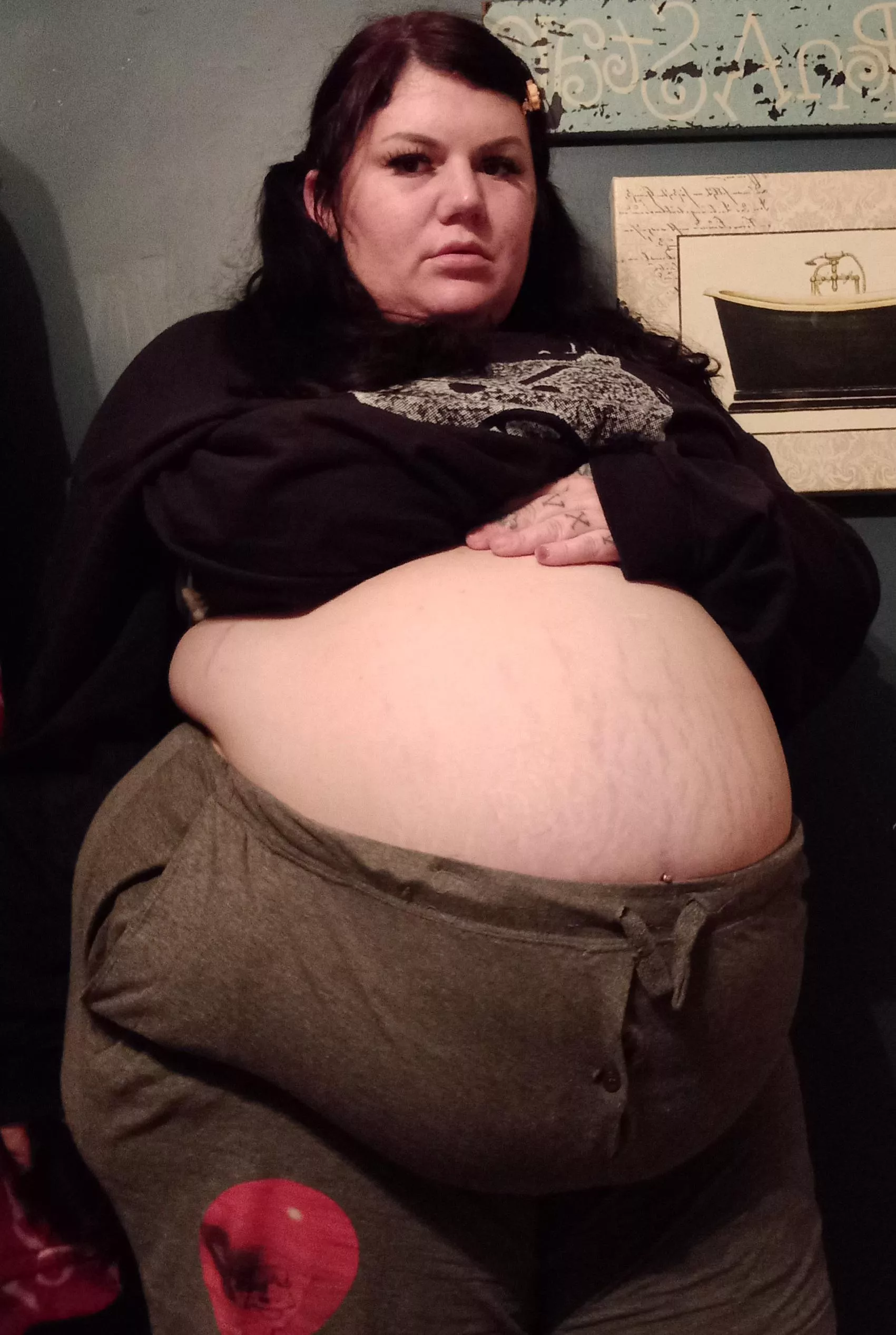 Always Overstuffed 💋 this is a big full pizza belly