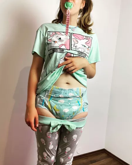 am i a good girl daddy? i wet my diaper only a little bit 👉🏻👈🏻🥺