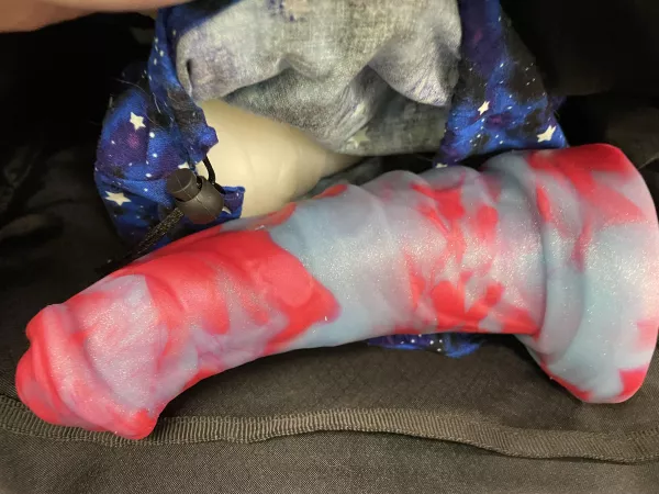 Any ideas what the blue-ish color is on my custom (surprise me coloration) sleipnir? Sorry for the crappy picture i will post better pics later. Also what would you name this coloration if you had to? I need ideas! Peep medium mystic in the bag.