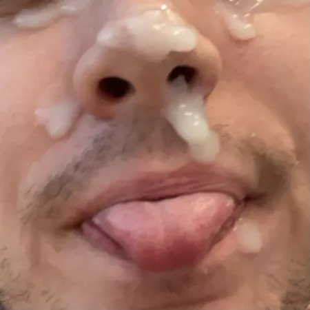 Anyone else like to cum on their face?