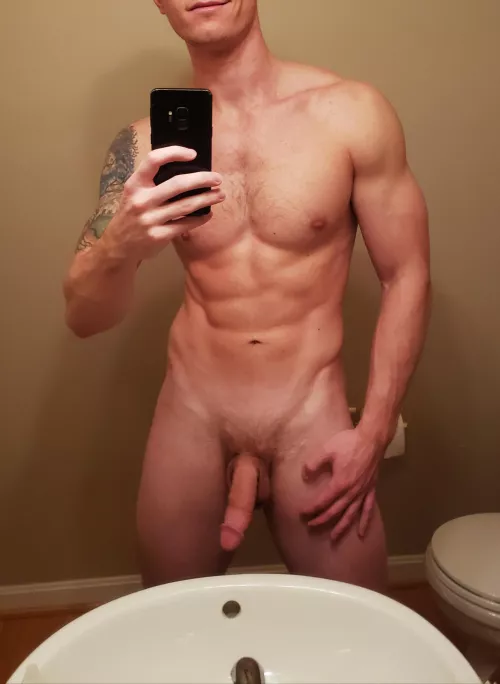 Anyone here like muscle bottoms? 😜