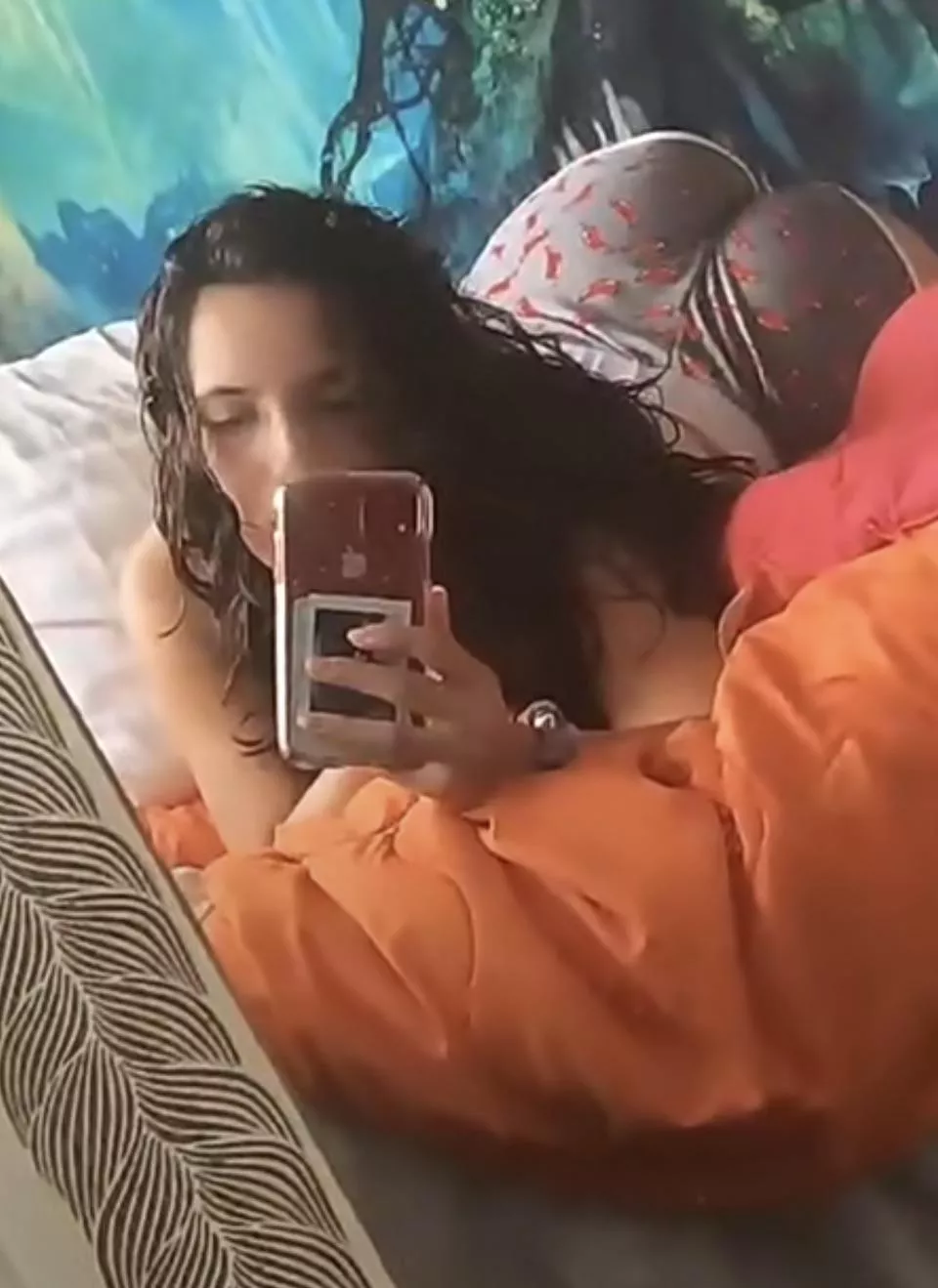 Anyone know her @?