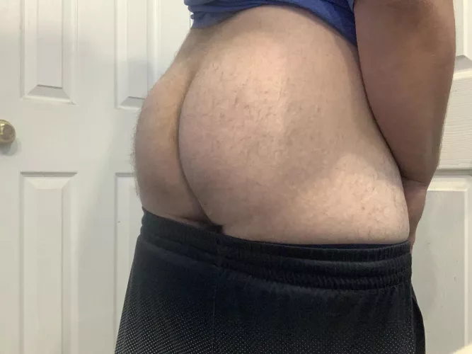 Anyone like a masculine but submissive bottom?
