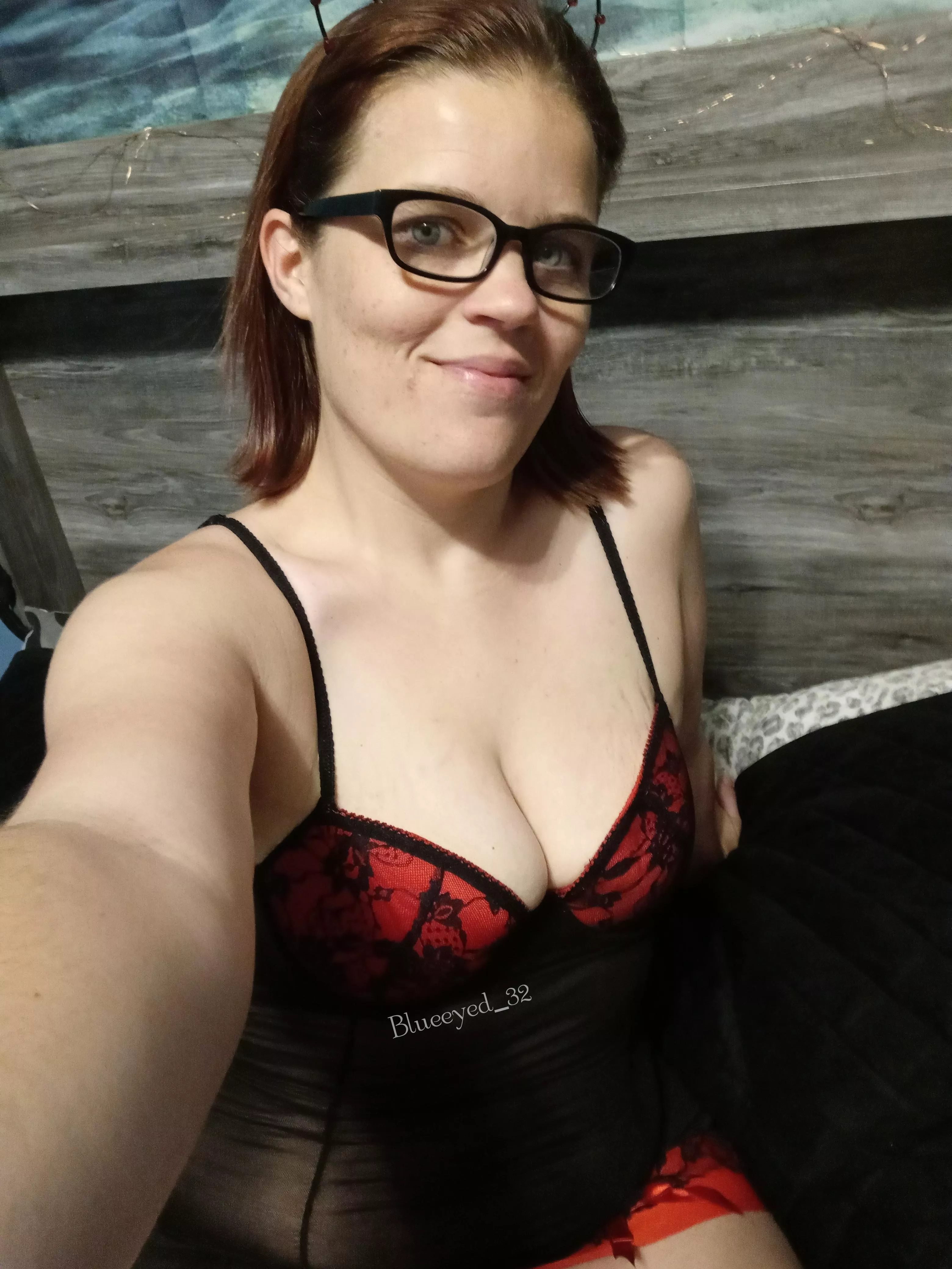 Anyone looking to get naughty with a married milf Anyone looking to get naughty with a married milf