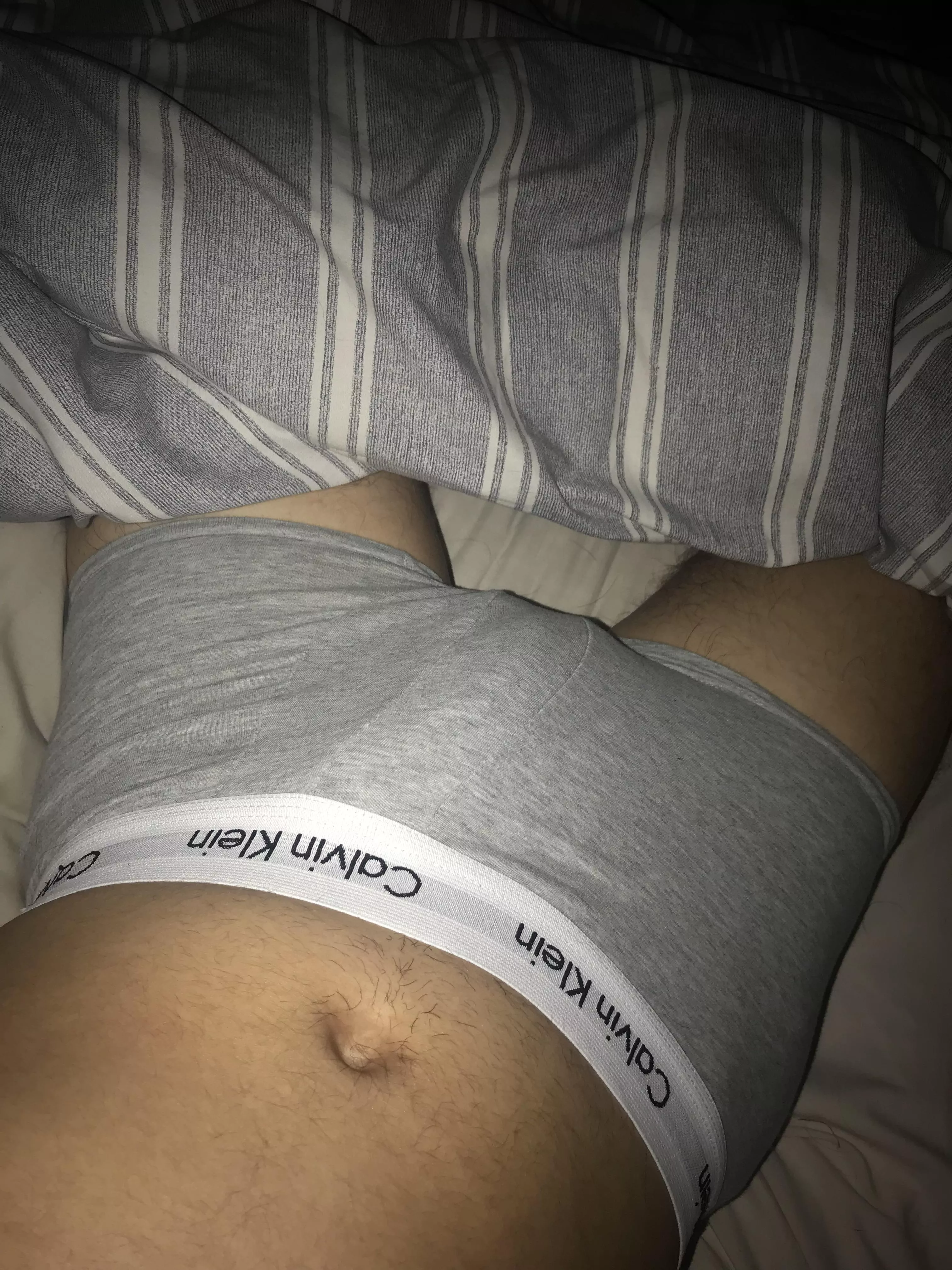Anyone wanna dm a cute 20 yr old twink ☺️ (be fit)
