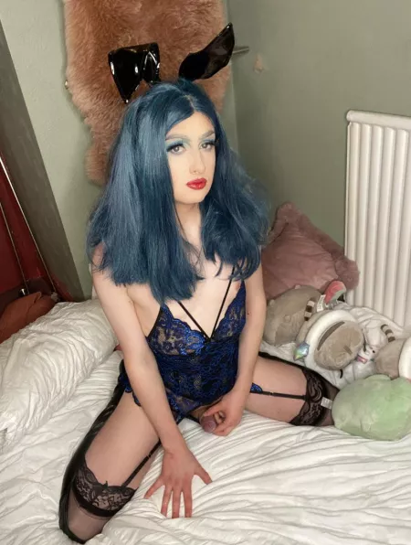 Anyone wanna show me some attention? 🥺👉👈