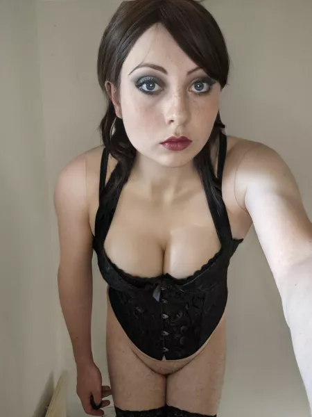 Are you into slutty goth's? 🙈 😈