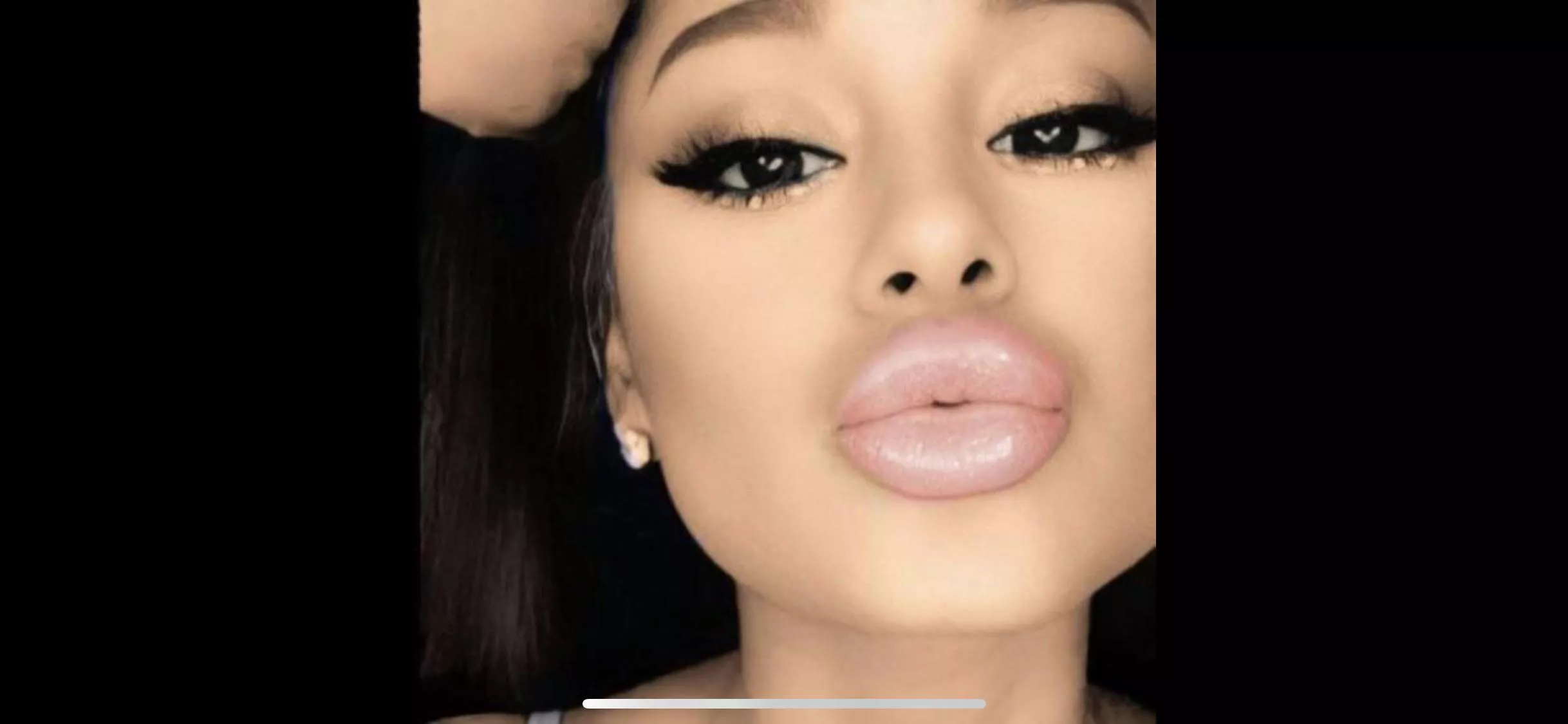 Ariana Grande’s bimbo lips