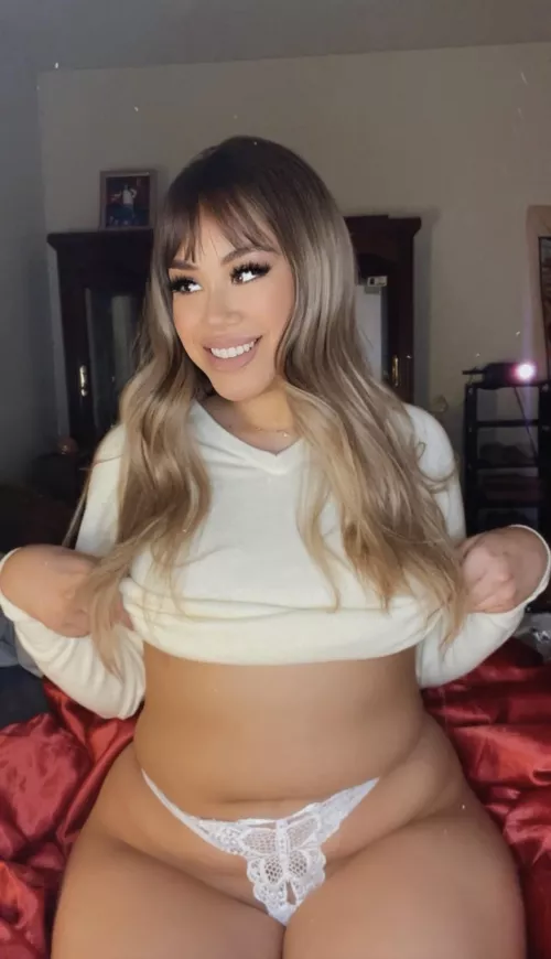 Asian men have never been able to handle my curves, can you? Preferably BWC 🙈😛