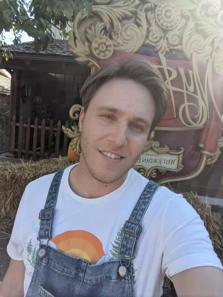 At a cute witch themed market 🧙 favorite time of year 🧹🧡